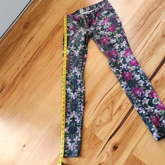 Railed leggings fit flower digital print jeans size 24 - Picture 2 of 7